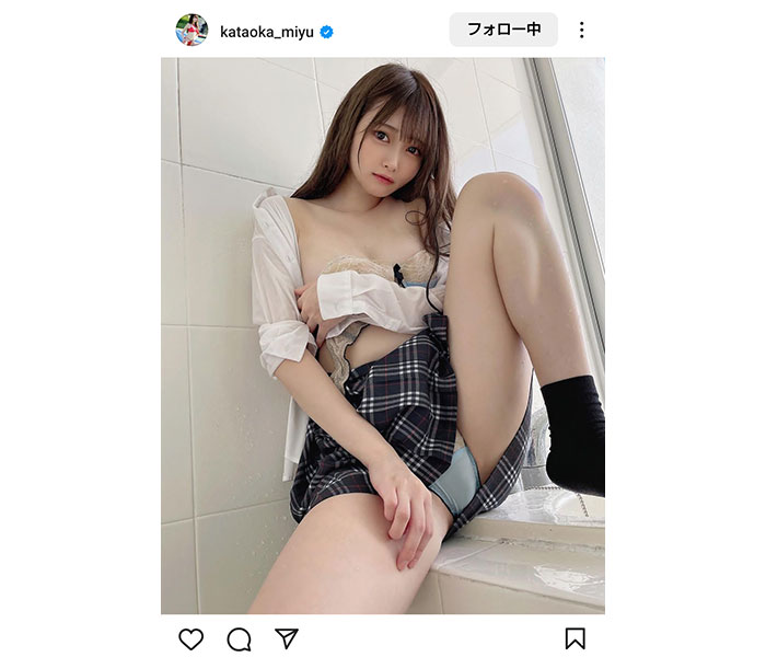 お姉さんが隙だらけな件…」東堂とも、無防備感にドキドキするパンチラショットでファンを魅了 | ENTAME next -