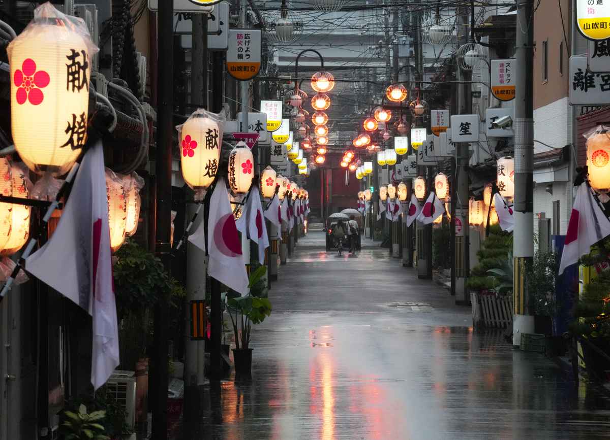 あの飛田新地のど真ん中に大衆酒場がオープン！しかもオーナーは・・・ 西成「飛田酒場」 –