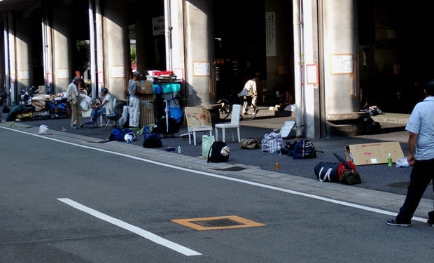 等身大、夢も事情もシェアハウス どや釜ケ崎、新スタイル 「福祉の街」元簡宿に若者ら