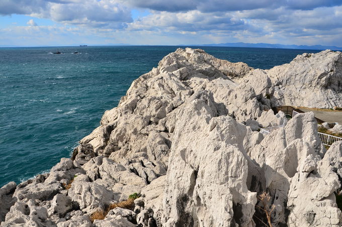 エーゲ海の絶景！サントリーニ島「カナヴェス イア スイート」はパノラミックリゾート |