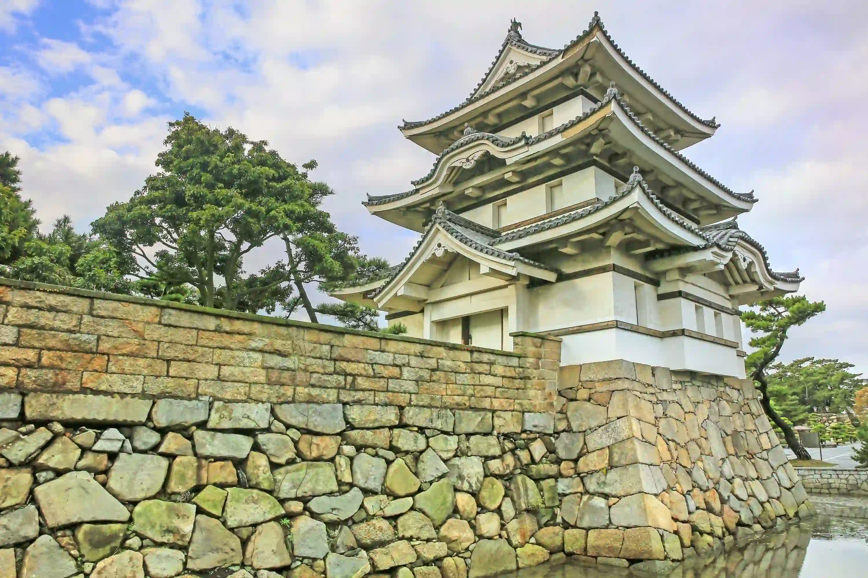 龍安寺の見どころと参拝コースをご案内♪石庭や謎に包まれた美しき庭園をチェック！ - まっぷるウェブ