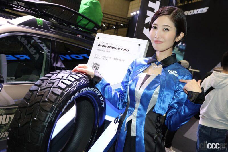 tas2023_toyotires_lady_009 画像｜TOYO TIRESブースの久保まいさん、白石美音さん、逢坂真希さんは、清楚な中にスポーティさも【東京オートサロン2023】