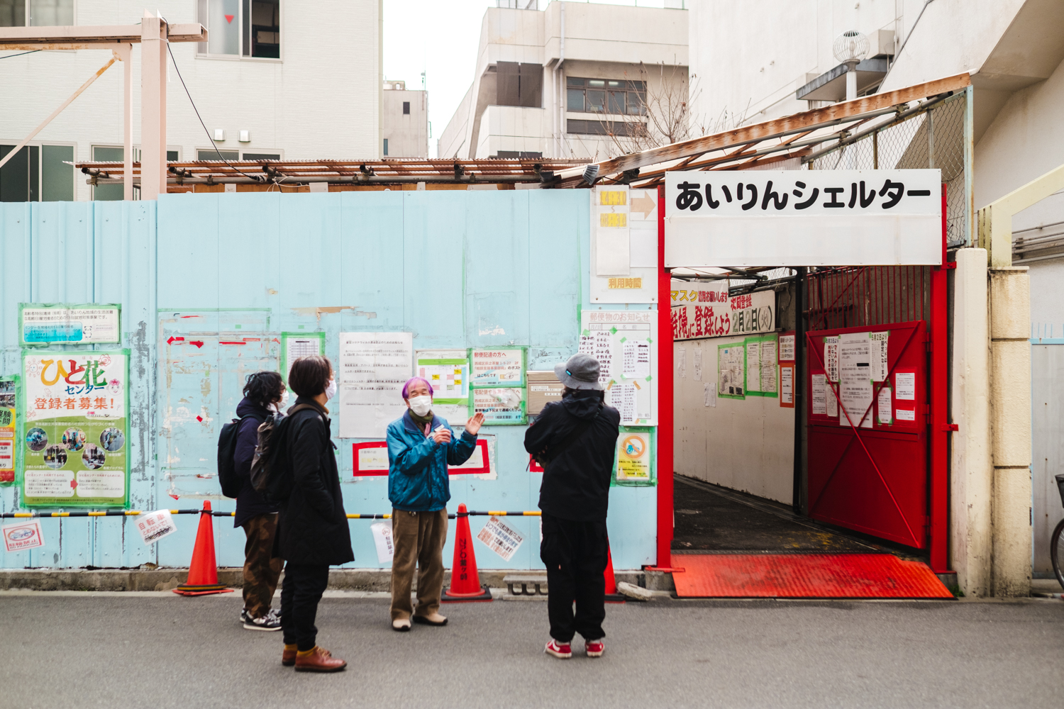 No.224【大阪府】ドヤ街、西成地区の店頭で鉄板を囲んで肉を食う！立ち飲みの真髄を見た！ - 週末大冒険