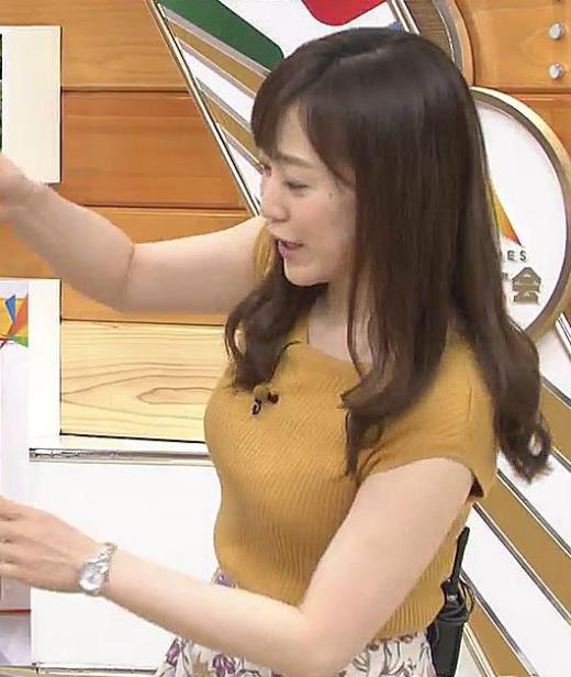 ひるおび！江藤愛 スリットが開きすぎて太ももチラ見え！！ - テレ朝女子アナ