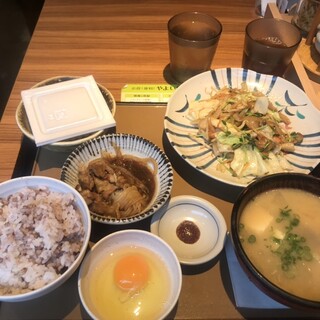 やよい軒 | 新小岩駅｜日本の定食レストランでホール・キッチン