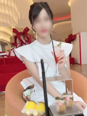 知り合いの男と女性用風俗で遭遇してしまった巨乳お姉さん…彼からサービスを受ける展開になった彼女は手マンやクンニ、乳首責めなどの愛撫で感じるようにさせられた挙げ句、中出しセックスまでもしてしまう！  |