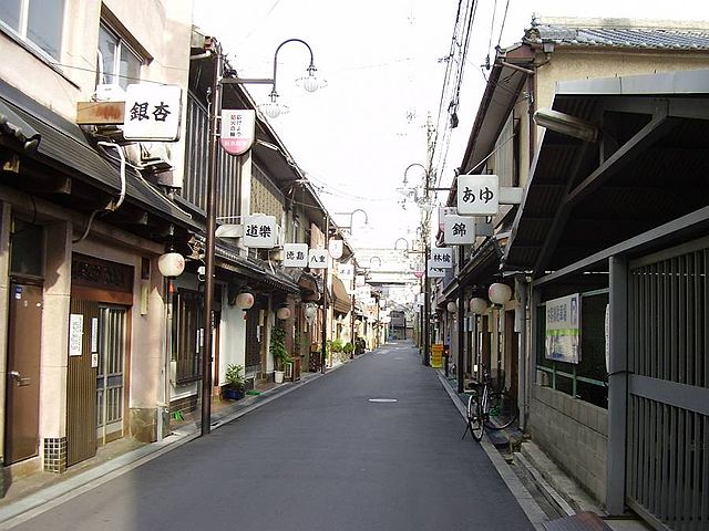 大阪に残る“さいごの色街”》飛田新地に行った男の告白「日本に江戸時代が残っていた」「おねえさんは白い襦袢に着替えて……」 | 文春オンライン