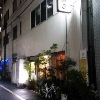 閉店】“東京屈指のまっ黒なツユ”の秋葉原「岩本町スタンドそば」で小粋にソバ抜き天ぷら飲み【東京ソバット団】 - メシ通 |