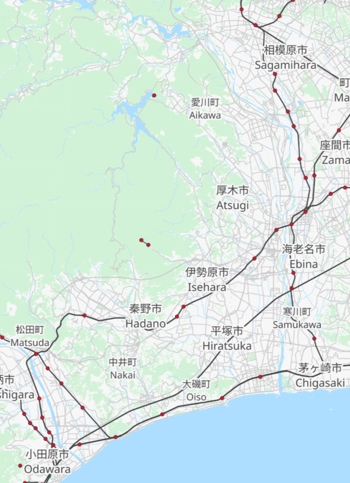 小田原の東海道線近くの住宅で火事、影響で東京－熱海間が一時運転見合わせ | カナロコ by 神奈川新聞