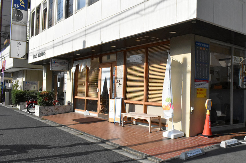 ハッピーハロウィン👻🎃 保育園幸せふくろう平塚です🦉✨ 今日は、みんなで仮装し、女の子はミニーちゃんに男の子はミッキーになりました🐭  仮装した姿で、ビータスホームのおばあちゃん👵おじいちゃん👴に会いに行き、『トリックオアトリート』とお菓子をもらって来まし