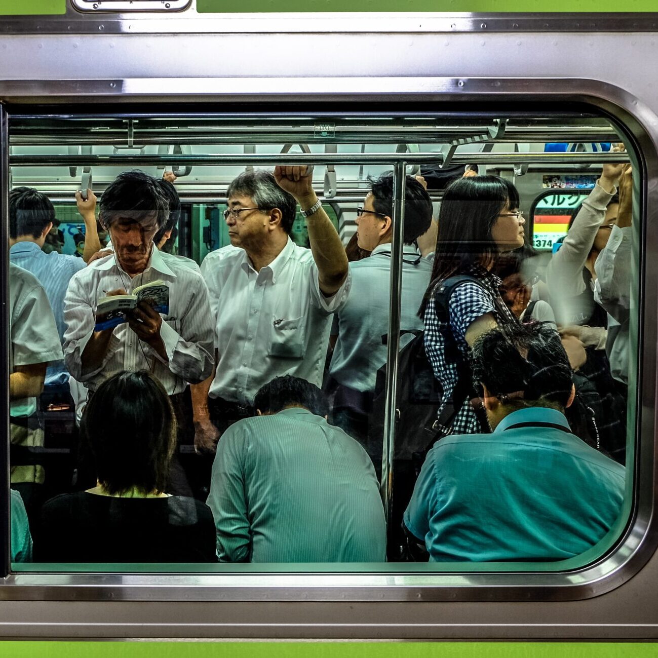 電車痴漢男にイカされ、快感を知ってしまった女にゲームを仕掛ける！女は60分拒絶し続けることができるのか？！ | 無料エロ漫画サイト 週刊ナンネットマンガ