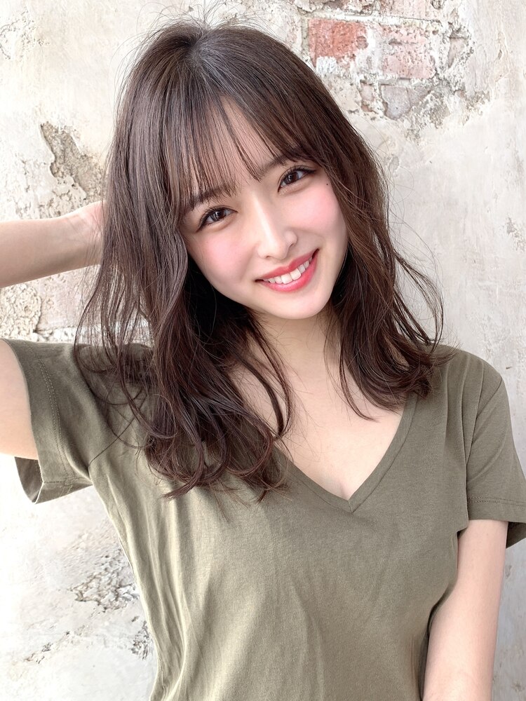 石原さとみ：“ハマの番長”三浦大輔の“2段モーション”披露もノーバンならず ヘアスタイルもリーゼント風で -