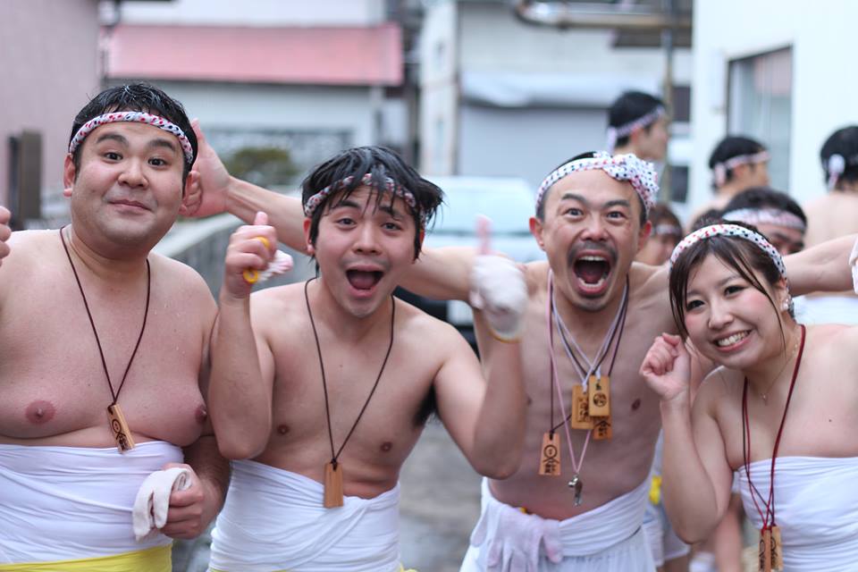 動画】日本の祭りで女子小学生にトラウマを与えた「全裸おじさん」がキモすぎると話題に - ポッカキット