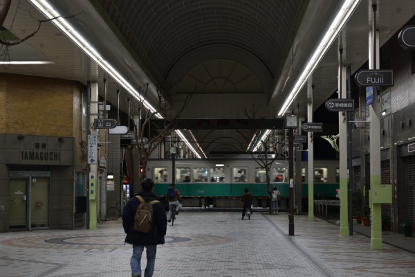 琴平電気鉄道の片原町駅ホーム - No: 22205434｜写真素材なら「写真AC」無料（フリー）ダウンロードOK