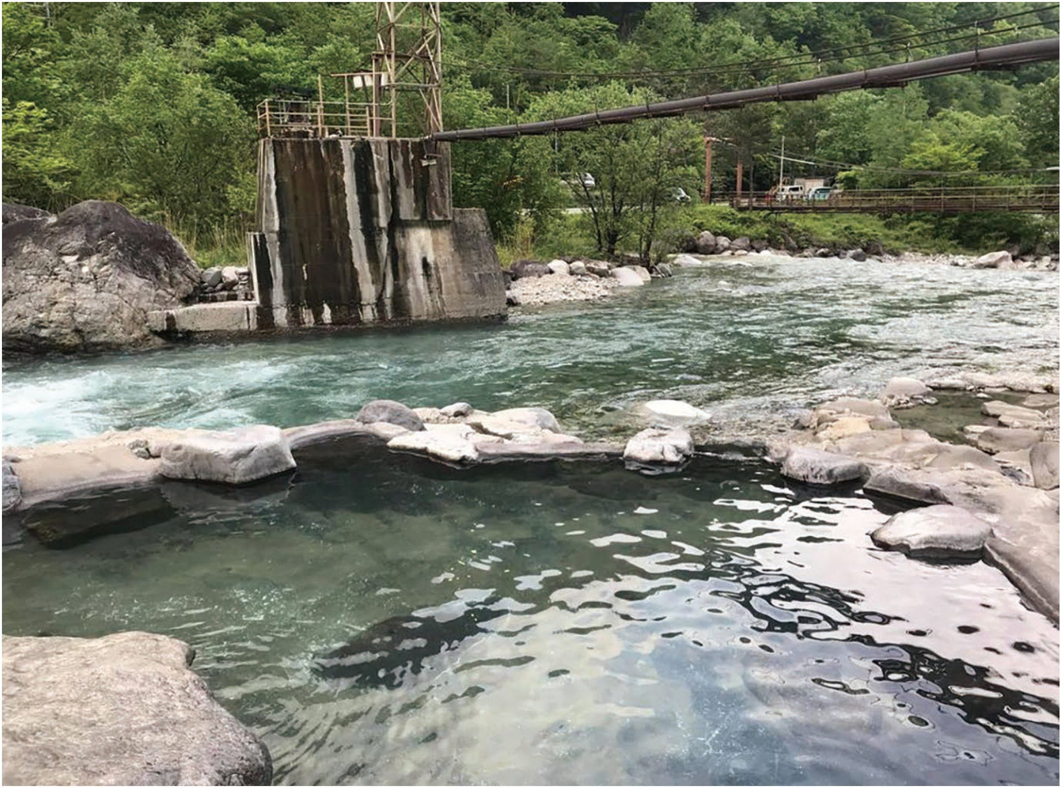 湯あみ着で混浴、楽しいよ…笑顔の女性「視線を気にして体隠さなくていい」 : 読売新聞