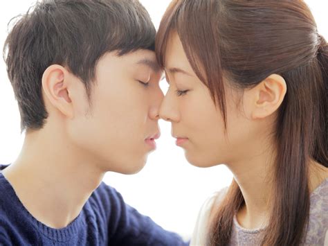 挿入中のキスについて - SEXもいろいろ