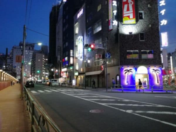 夜の仕事の送迎時】ドライバーと会話ってする？ - バニラボ