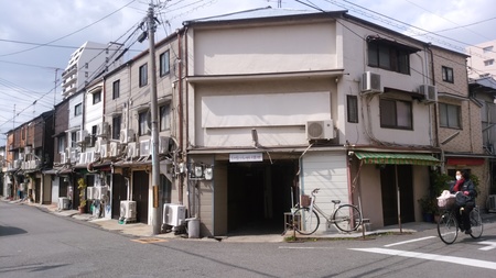 日本最大級の遊郭の建物が今も150軒以上残る「飛田新地」に行ってきました - GIGAZINE