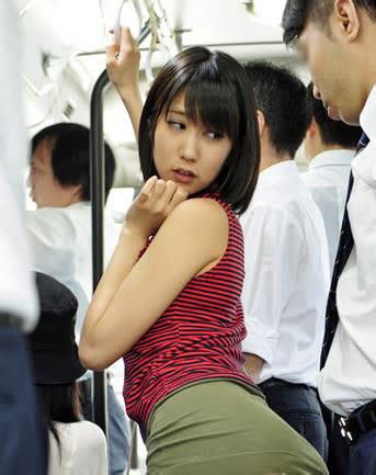 バスの車内でエッチなことしてる非日常的なエロ画像31枚｜大人のエロ画像館