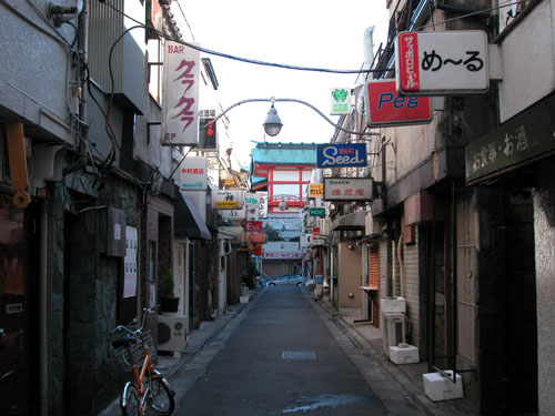 芸者置屋、待合 写真貼込帖 （大阪今里新地、東京中野新橋、神奈川藤沢ほか、昭和40年代） アルバム1冊 ＊芸者置屋外観・内部、待合外観ほか