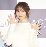 篠田麻里子、小嶋陽菜との“にゃんまり”2ショット 「癒し系に会って来ました」 -