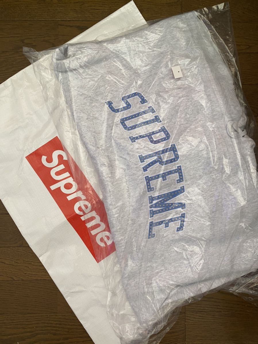 2nd STREET POP-UP第一弾「#supreme1万展」。シュプリームがセカストを彩る。