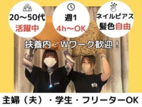 日本の東京都市景観 大手町から仕事などを終えて東京駅などに向かうビジネスマンやOLらを望む＝19日の写真素材 [115694959]