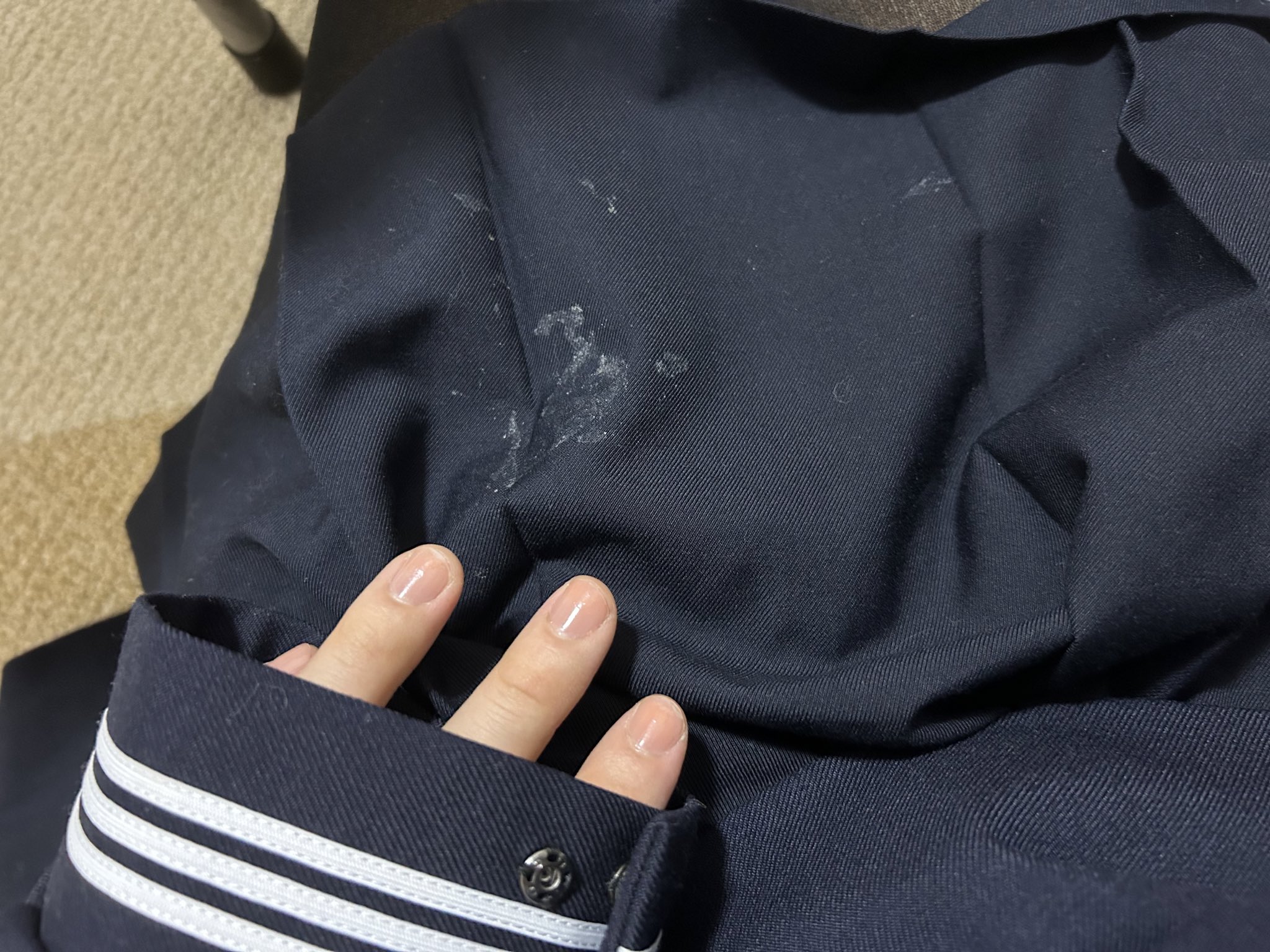 セーラー服のスカートで布コキ服射！保健室で制服に精液をぶっかける | 衣服切り裂き・汚し動画館