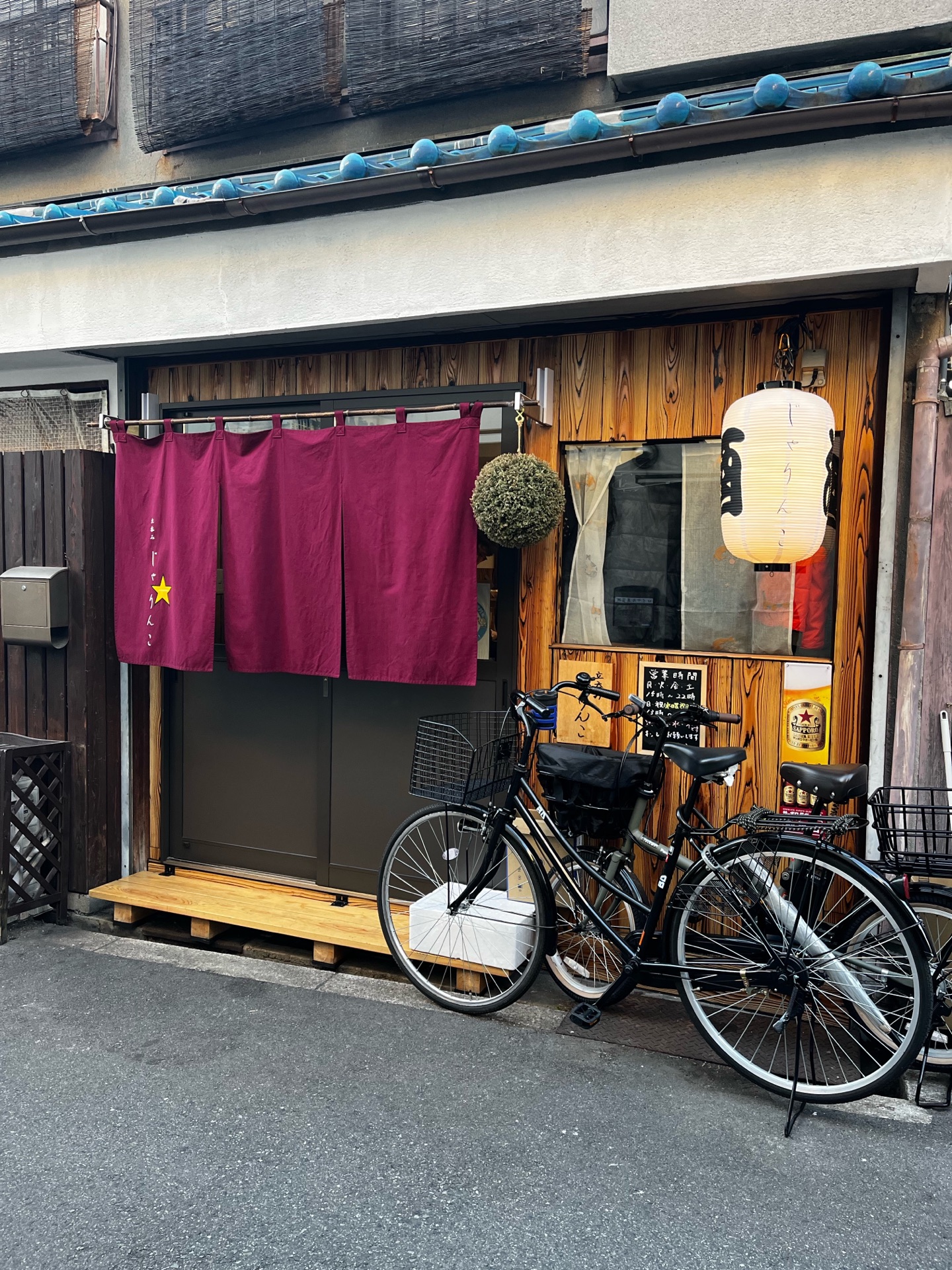 おかえり」が嬉しくなる、癒しの立ち飲み。 立ち呑みじゃりんこ 天満