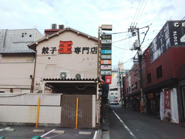 繁華街「流川」 広島の夜を代表するのが、八丁堀地区の東南に位置する「流川」。クラブやバーに、居酒屋など飲食店が並び中四国地方最大の歓楽街。 #広島 