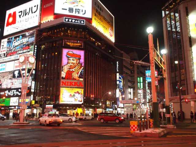 朝まで眠らない街を満喫！札幌・すすきの夜遊びプランを紹介 - LIVE