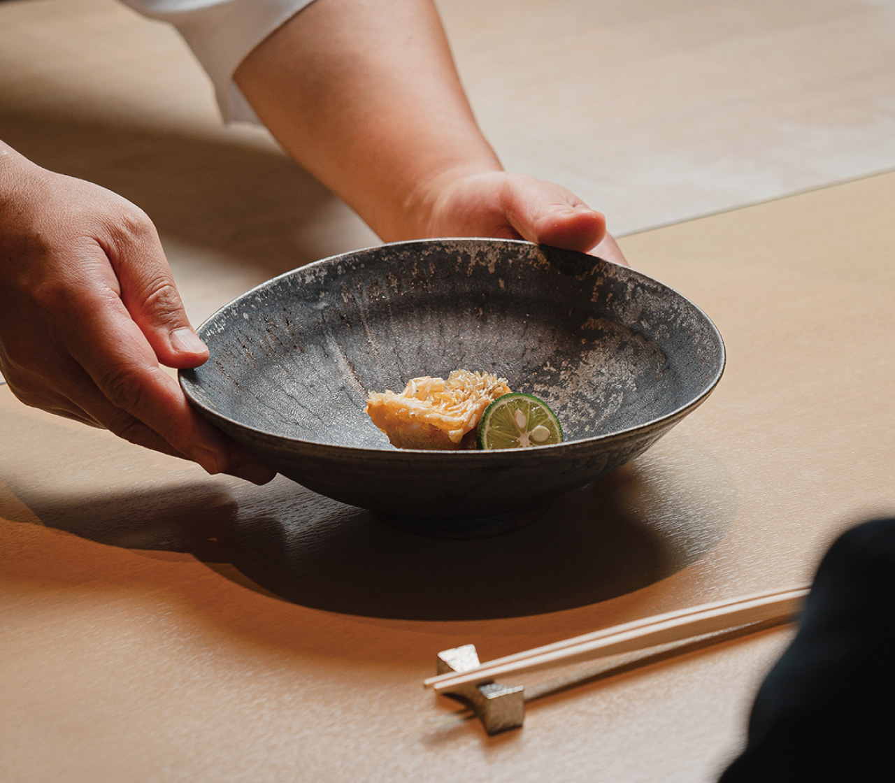 こだわりがハンパない！ 高級日本料理店が織りなす“絶品”とんかつ -