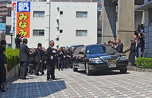 西の大将”松本人志が不在、内村光良は絶好調…お笑い芸人は「東高西低」の構図に様変わり｜日刊ゲンダイDIGITAL