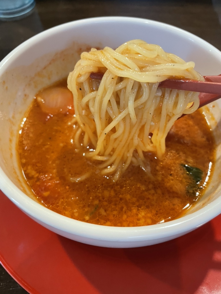 真っ赤なとまとらーめんとまこ 枚方市役所前店（枚方/ラーメン） -