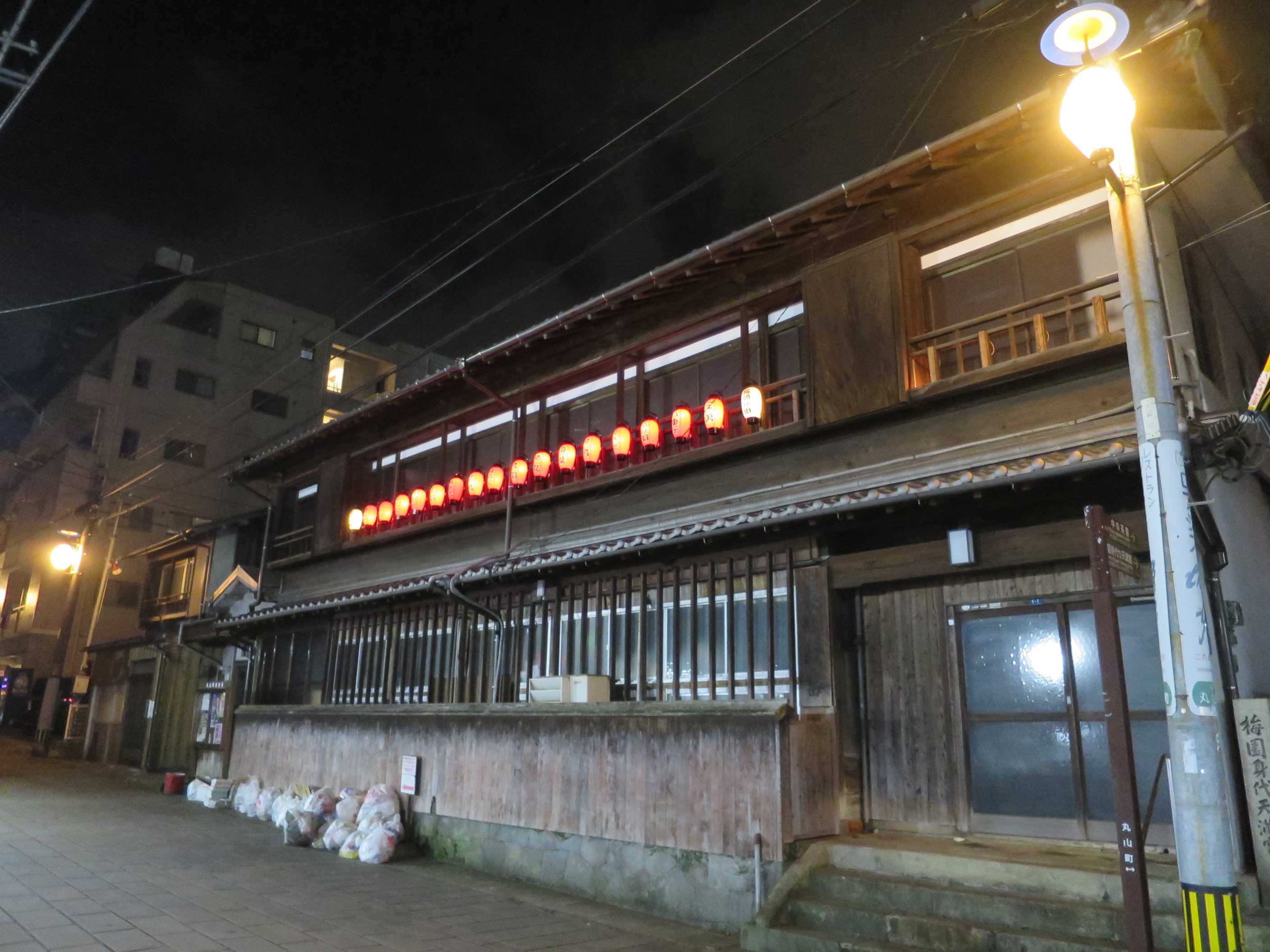 鯛よし百番」生きた遊郭建築と飛田新地の歴史を喰らう！ - SMILE LOG