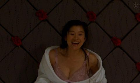 篠原涼子の乳首透け巨乳揉まれ濡れ場【画像】Netflixで披露！「金魚妻」で… | エンタメ追いかけブログ