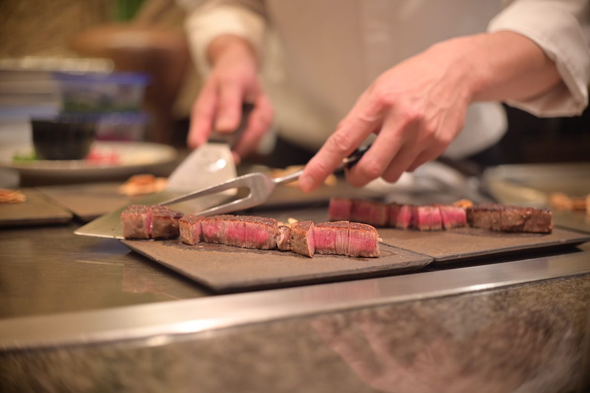 写真 : 鉄板ステーキ 花心