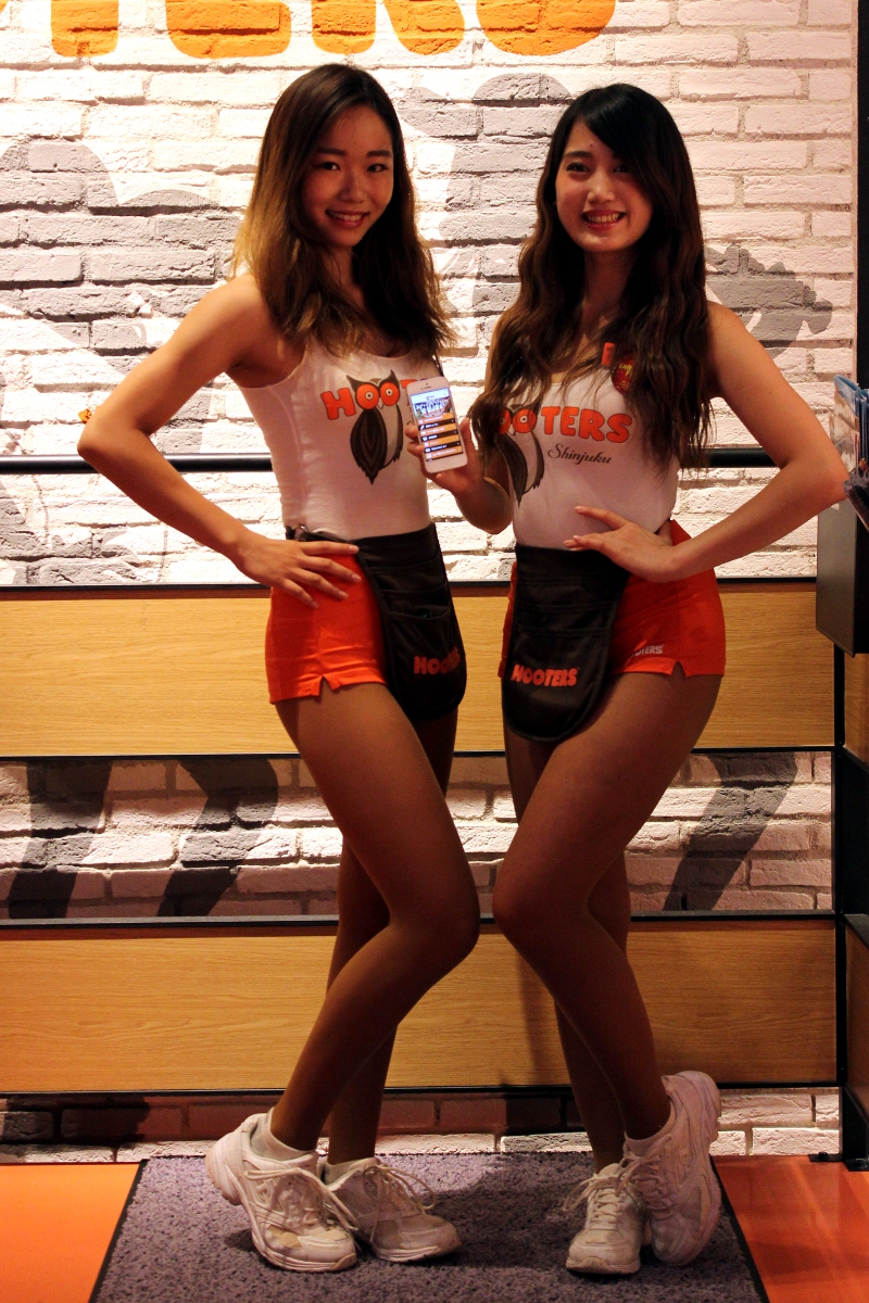 フーターズガールが歌って踊るレストラン「HOOTERS OSAKA」に行ってきた -