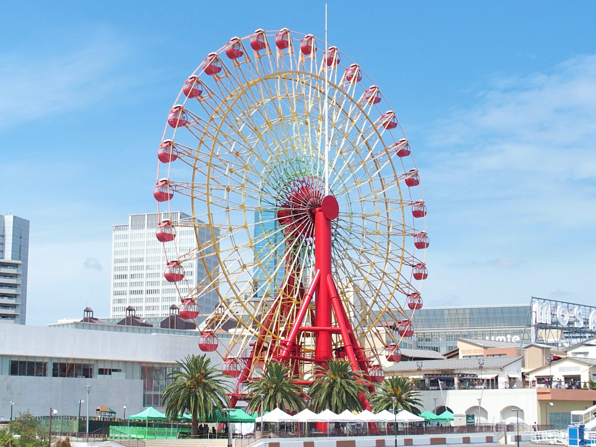 カウントダウンは、ここ数年 神戸・ハーバーランド🌊⛴ umieモザイクの観覧車前で🎡✨