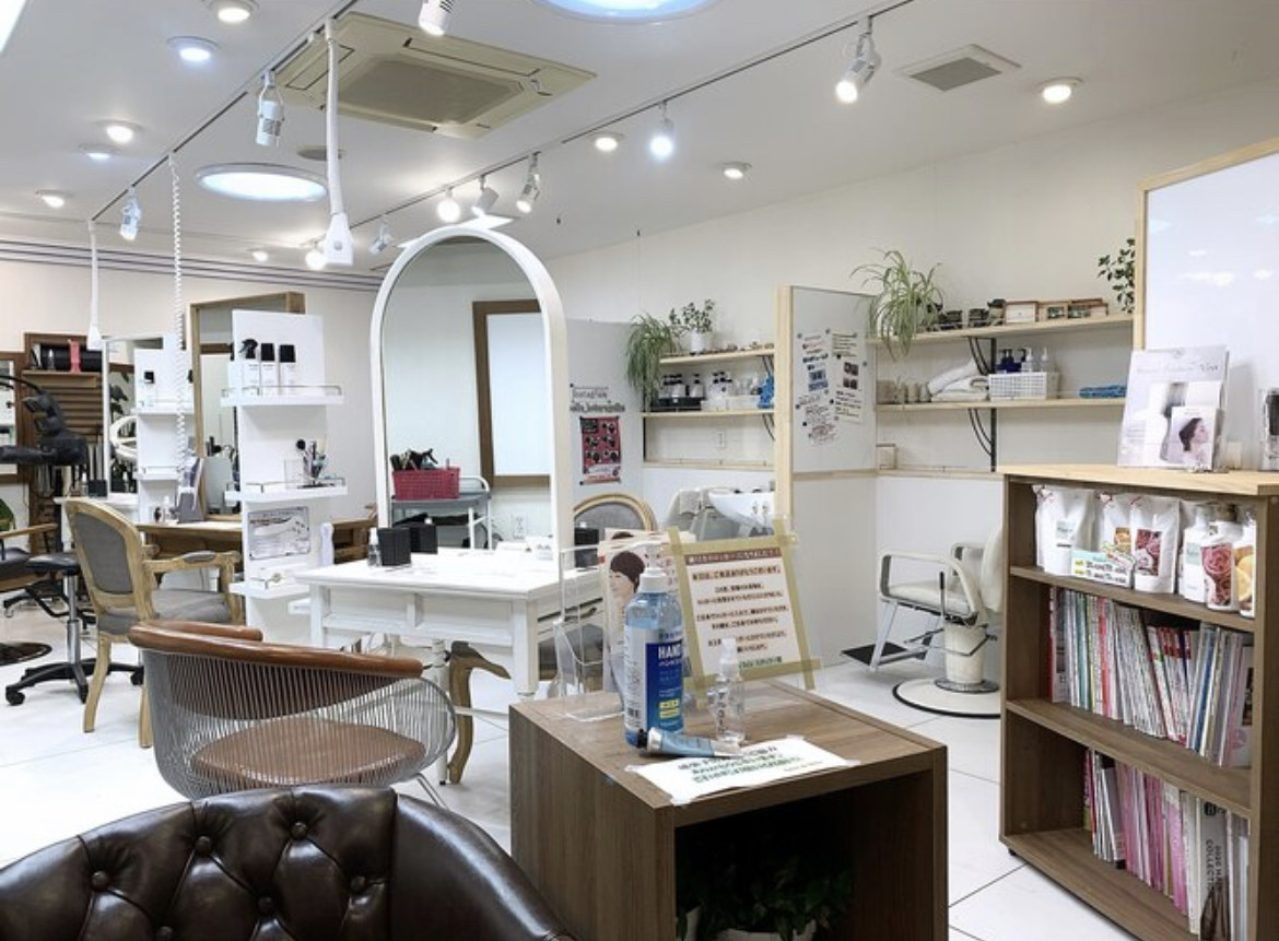 DE Belle Salon in Gandhi